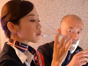 Dụ cô bạn thân đến nhà rồi trói lại địt bạo dâm